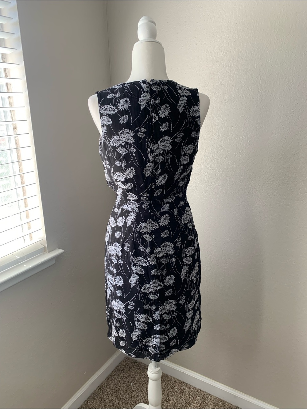 Banana Republic Black and White Floral V-Neck Mini Dress - Picture 4 of 5